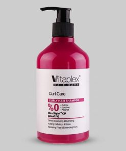شامپو مو فر ویتاپلکس مدل Curl Care حجم 500 میلی‌لیتر، تقویت‌کننده، مرطوب‌کننده، لطافت‌بخش، کنترل چربی و جلوگیری از وز شدن مو، مناسب پوست سر معمولی، دارای گلیسیرین
